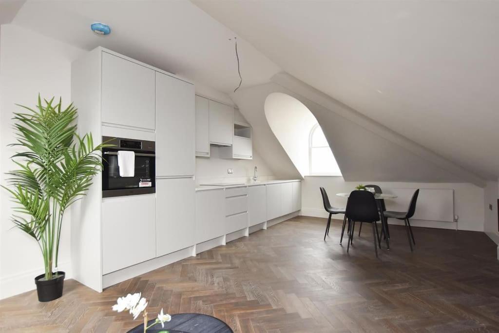 Vive Sea View Getaway Apartment Хейстингс Екстериор снимка